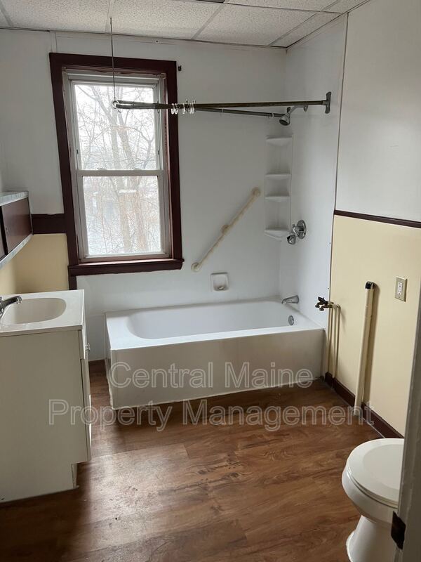 Building Photo - 53 River St