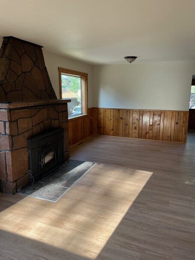 Sala de estar - 604 Aspen Ave