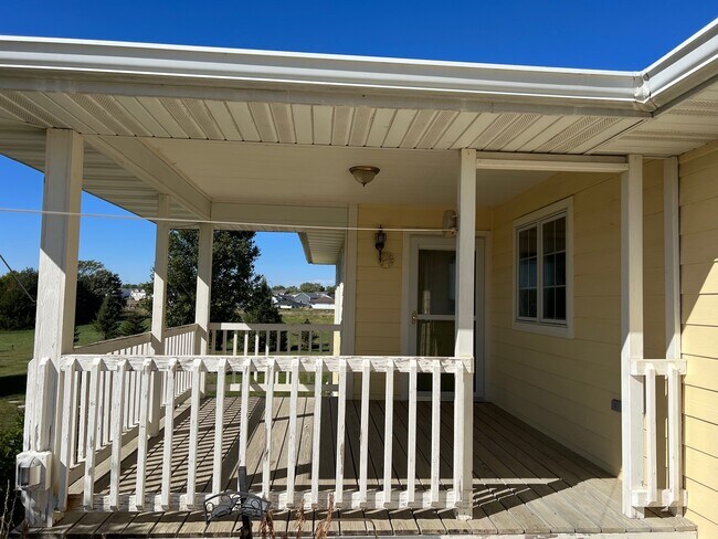 Building Photo - 1551 Valley W Dr