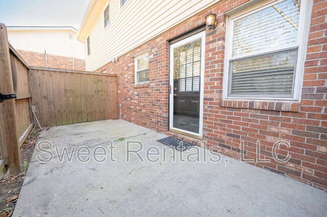 Building Photo - 415 Parkdale Dr