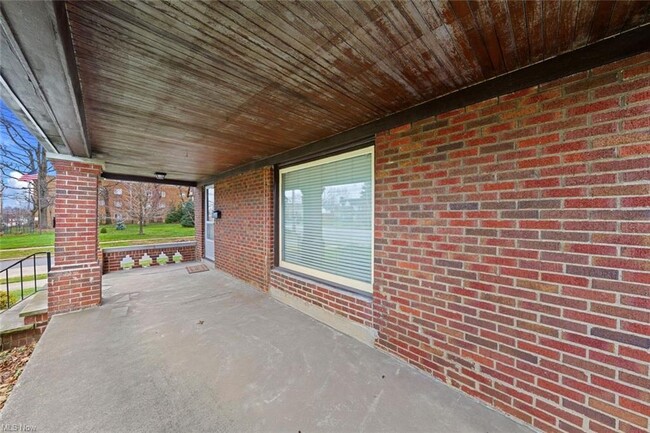 Foto del edificio - 3850 Mayfield Rd