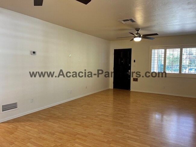 Building Photo - Nicely updated Four Bedroom on University ...