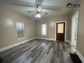 Building Photo - 1516 Woodley Ave