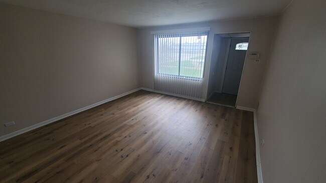 Sala de estar - 13700 S Eggleston Ave