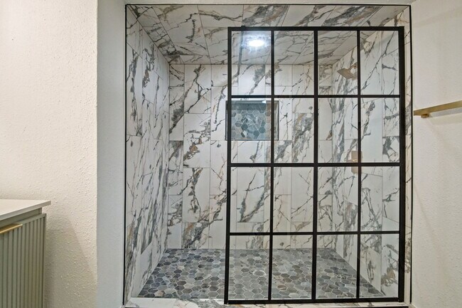 Foto del edificio - 2200 NW 13th St