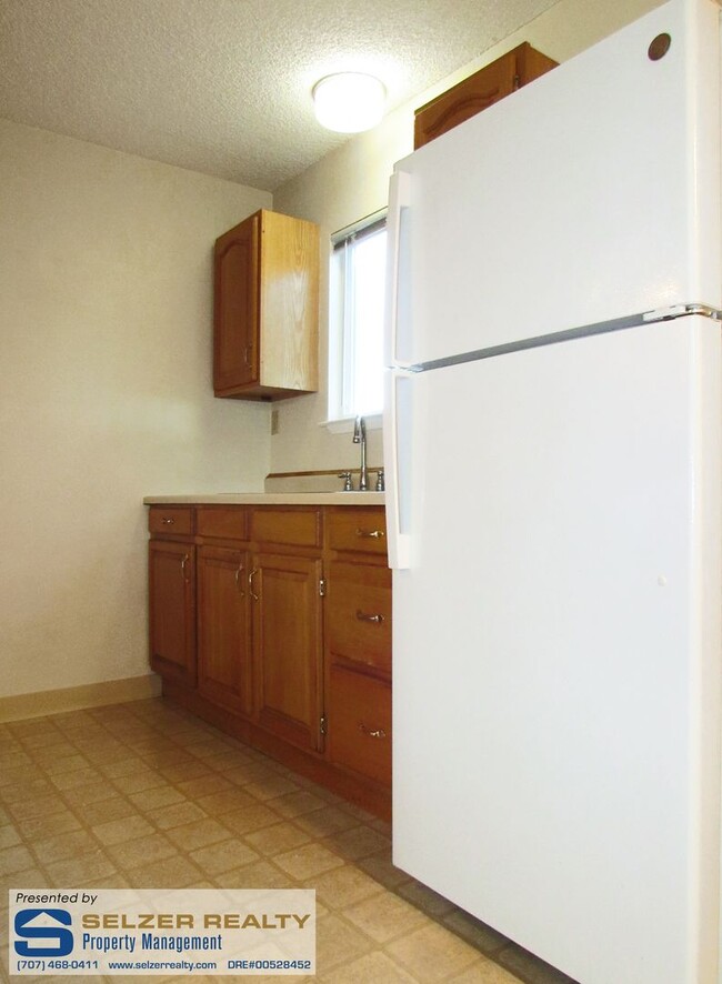 Building Photo - Roomy 2 bd. downstairs apt. near school, p...