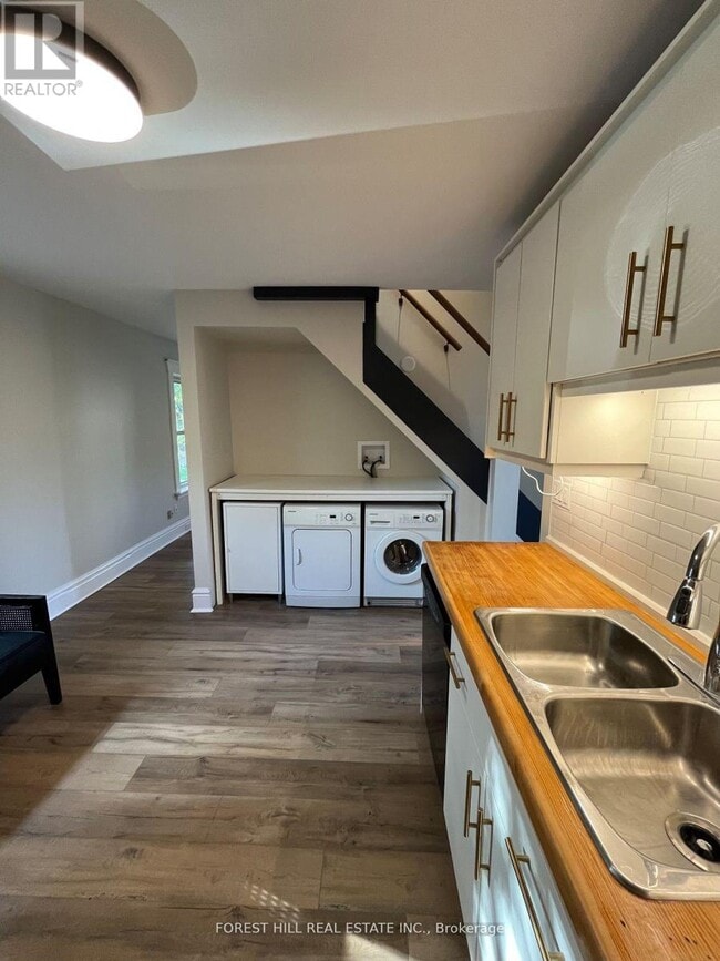 Building Photo - 324 Andrew St