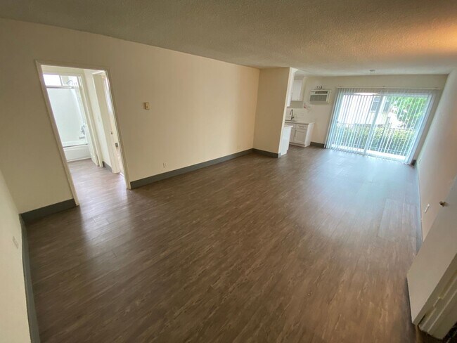 Foto del edificio - 9344 National Blvd.