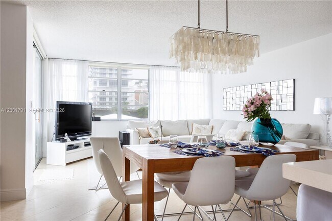 Foto del edificio - 1817 S Ocean Dr