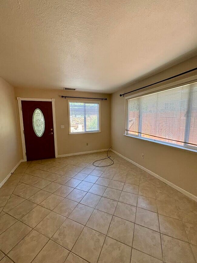 1814 Riverside Ave, Paso Robles, CA 93446 Townhome Rentals in Paso