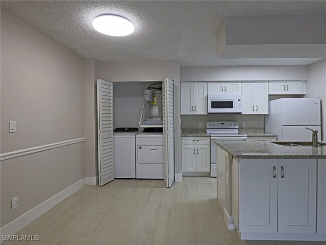 Foto del edificio - 5329 Summerlin Rd