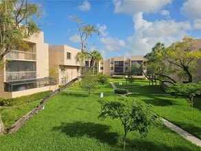 Building Photo - 10425 SW 112th Ave