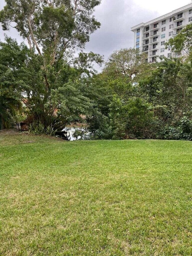 Foto del edificio - 124 NE 19th Ct