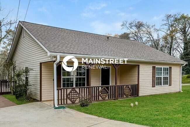 Building Photo - 3 Bedroom Pet-Friendly Home in Marietta, GA with Main Street Renewal