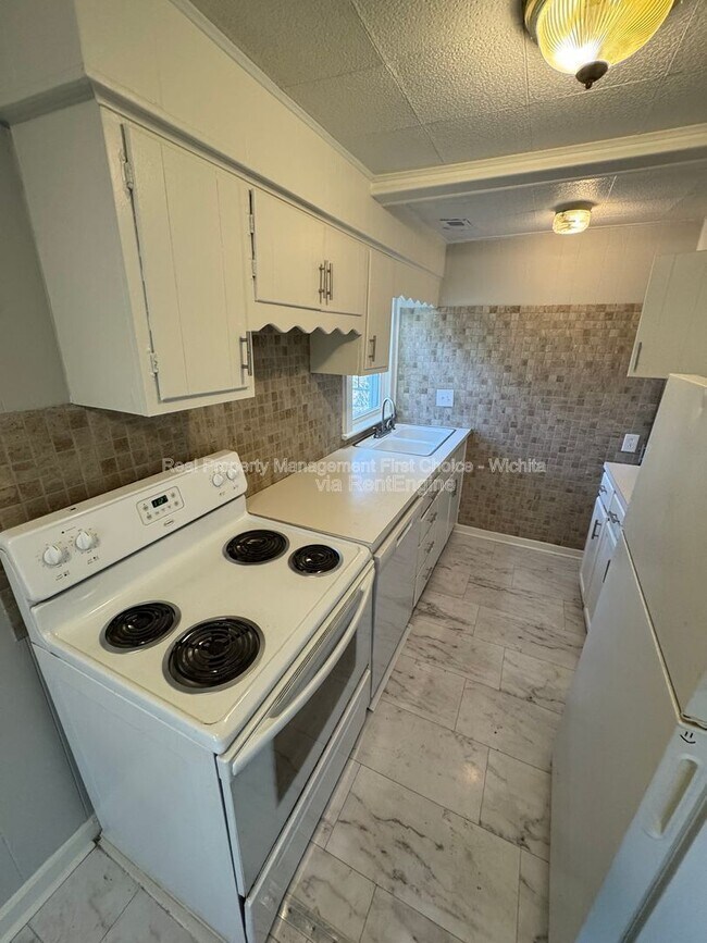 Foto del edificio - 328 N Volutsia