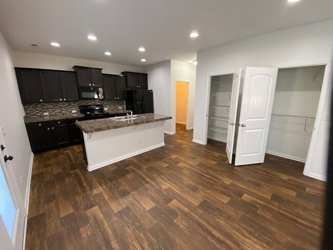 Building Photo - 6405 Autumn Valley Trce