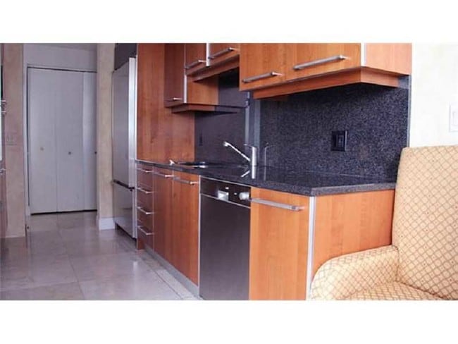 Building Photo - 520 Brickell Key Dr