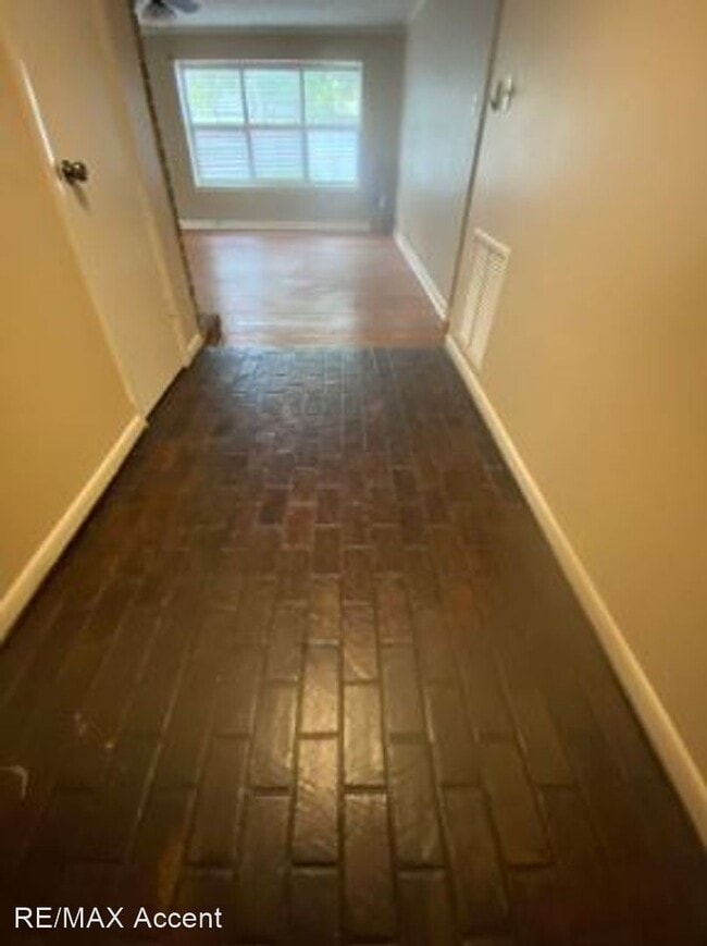 Building Photo - 3 br, 2 bath House - 13 Marseilles Court