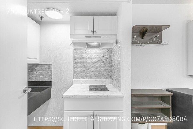 Building Photo - Newly remodeled modern Studio + 1 Bath + P...