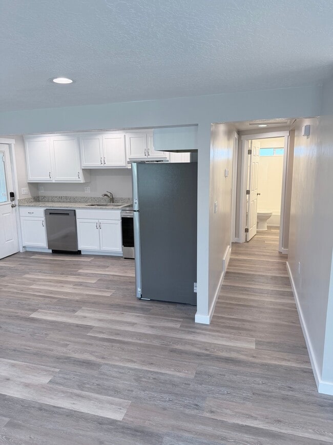 Building Photo - 255 Marvista Ln