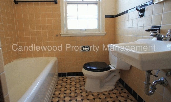 Building Photo - 1317 College Ct