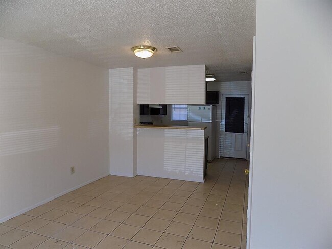 Foto del edificio - 617 Carriagehouse Ln