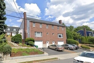 Building Photo - 300 Adams St