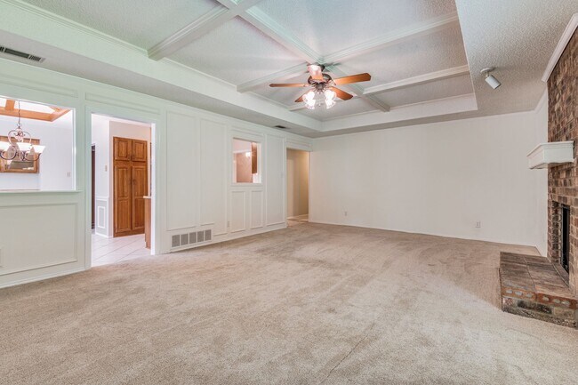 Building Photo - 3 Bed/2bath House next to Lake Arlington!