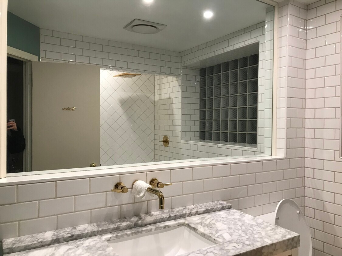 Primary Photo - 1272 E 52nd St