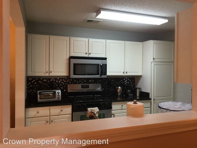 Foto del edificio - 10024 Vanderbilt Cir