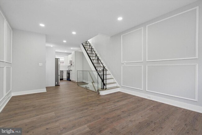 Building Photo - 2034 S Opal St