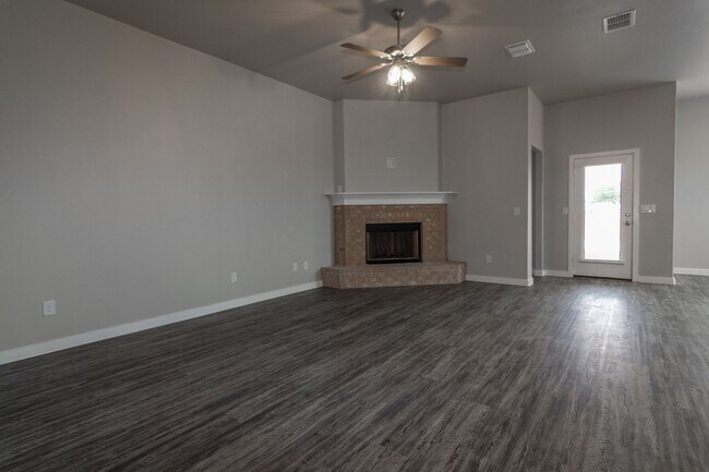 Foto del edificio - Pre-Leasing -4 bed / 2 bath 2 car garage. New built home by HomeMakers
