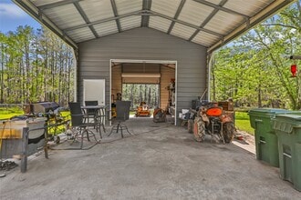 Building Photo - 218 Waterfall Dr
