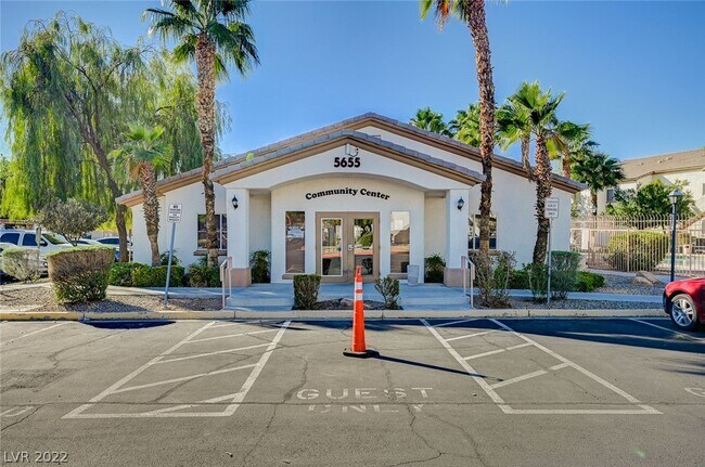 Foto del edificio - 5650 E Sahara Ave