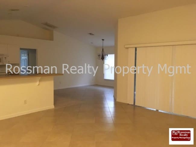 Building Photo - 1041 Alcalde St E