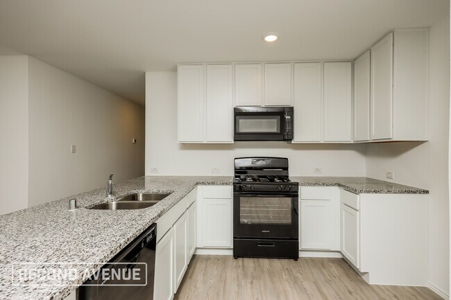 Foto del edificio - 1936 Aves Gln Ln