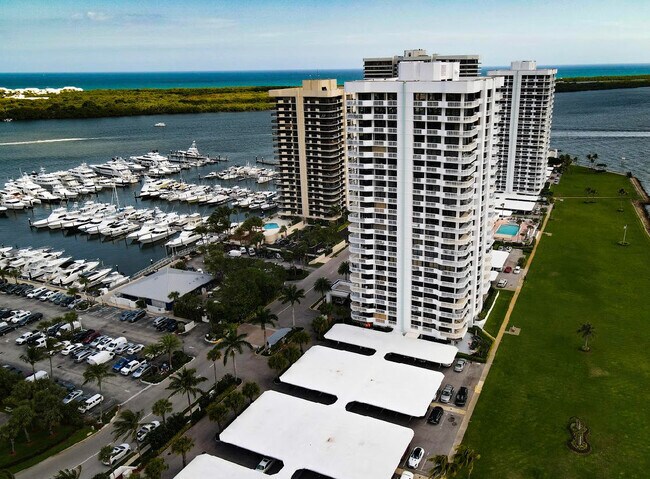 Foto del edificio - 123 Lakeshore Dr