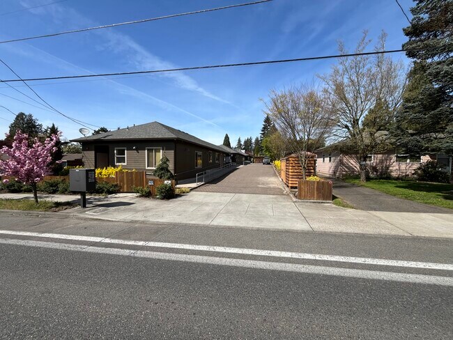 Foto del edificio - 13643 E Burnside St