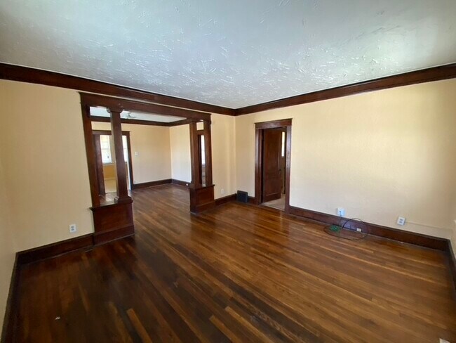 Building Photo - 3400 E 69th St