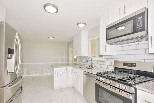 Foto del edificio - 998 Tree Trails Ln