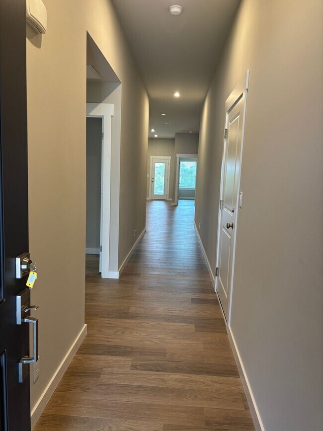 Building Photo - Brand New Duplex!