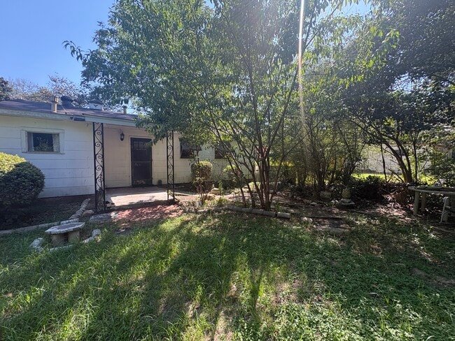 Building Photo - 227 E Vandiver Blvd