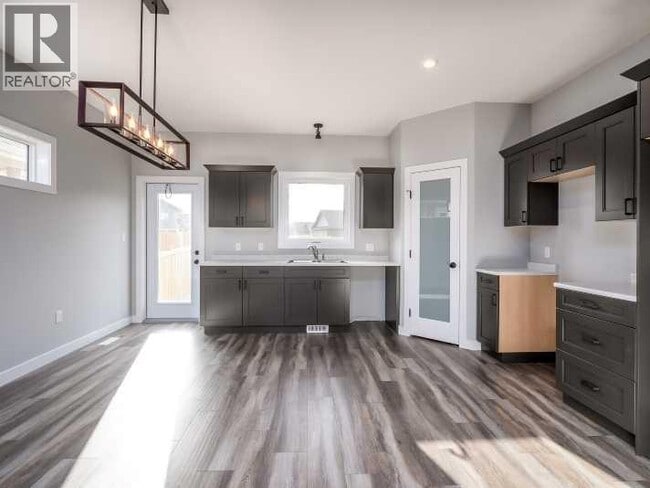 Photo du bâtiment - 3702-3772 72 Ave