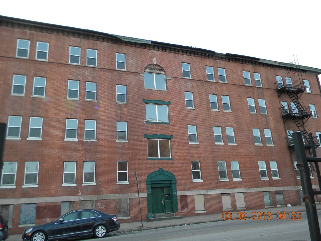 Building Photo - 231 E North Ave
