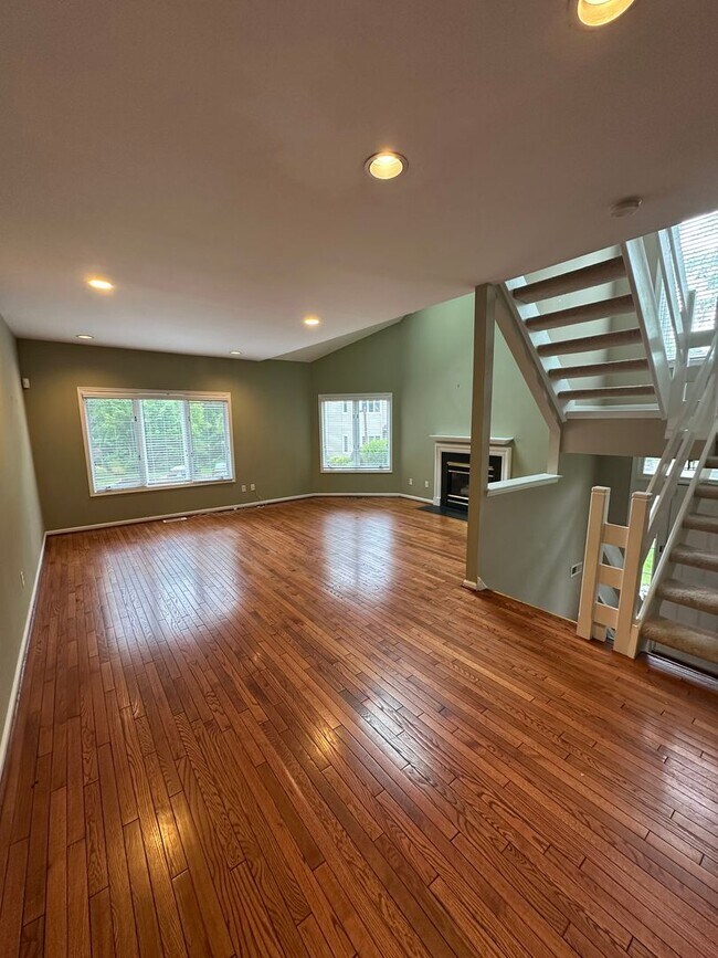 Foto del edificio - Beautiful 3BR/2.5BA Townhome
