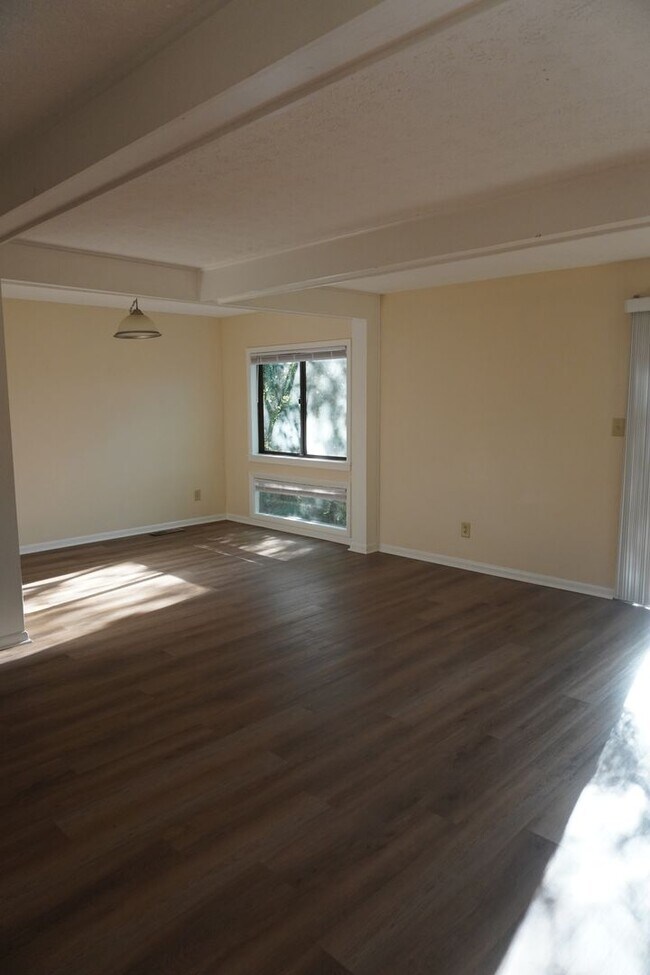 Foto del edificio - 195 Woodstone Dr