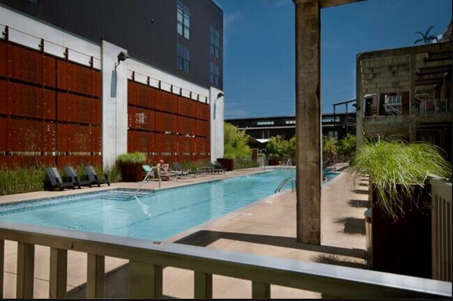 Foto del edificio - AMAZING 1BED 1 BATH WERTHAN LOFT