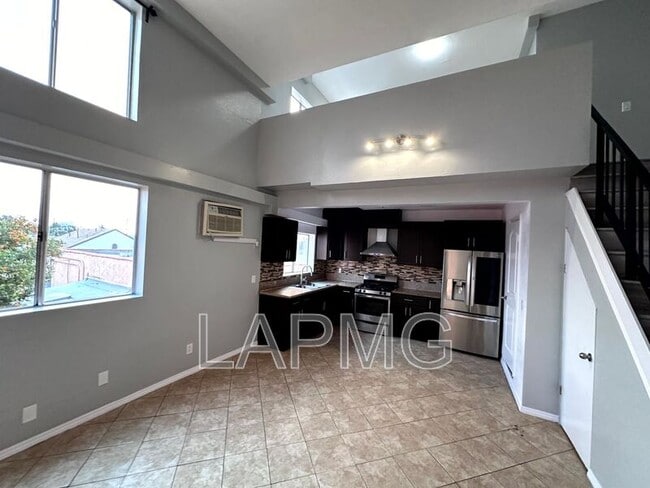 Photo - 432 N Kingsley Dr. House
