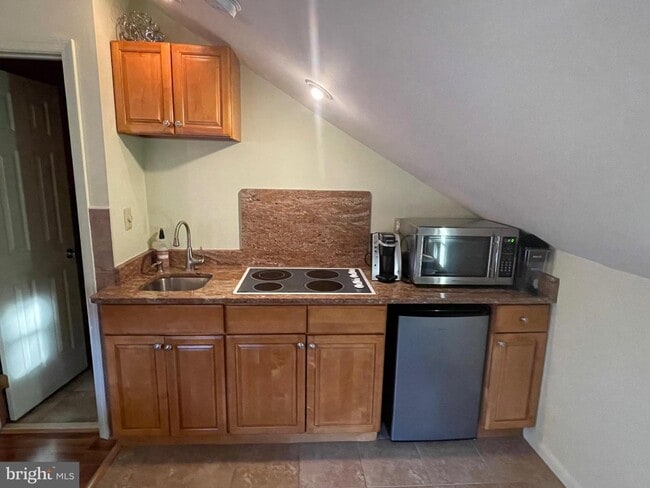 Kithen - 3029 Clinton St NE