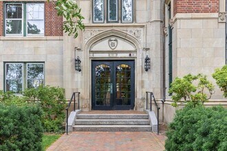 Building Photo - 987 Memorial Dr